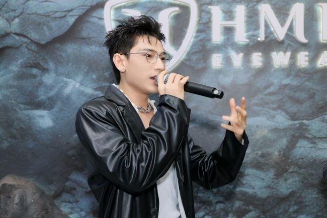 Isaac hoá "tổng tài" tại Sự kiện ra mắt Bộ Sưu Tập của mắt kính HMK ảnh 9