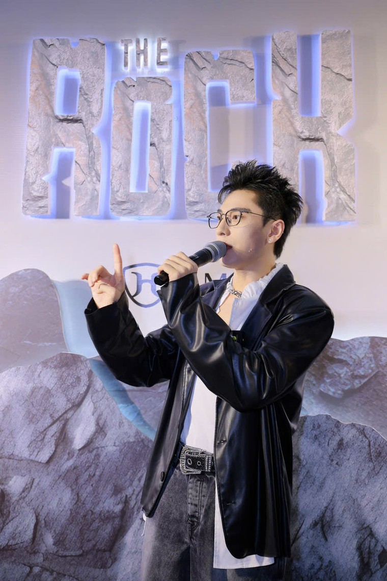 Isaac hoá "tổng tài" tại Sự kiện ra mắt Bộ Sưu Tập của mắt kính HMK ảnh 2