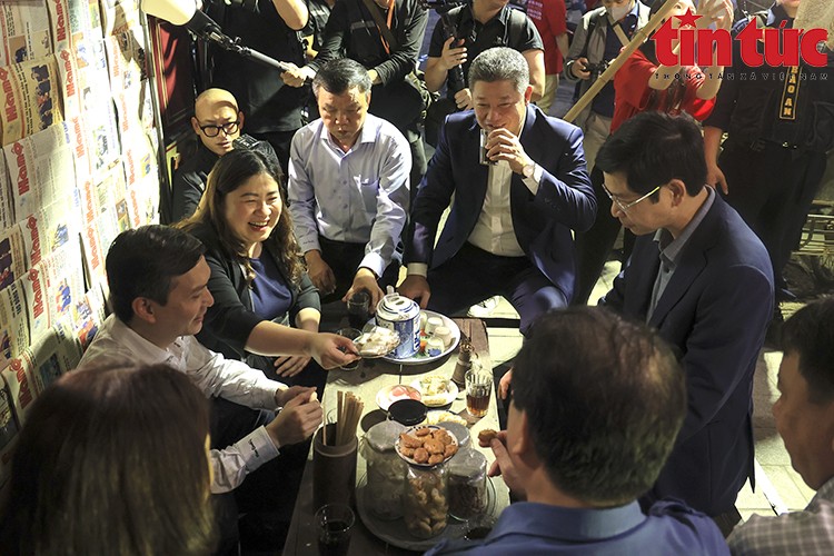 Hà Nội rực rỡ sắc màu di sản tại Lễ hội Quà tặng Du lịch 2025 ảnh 2