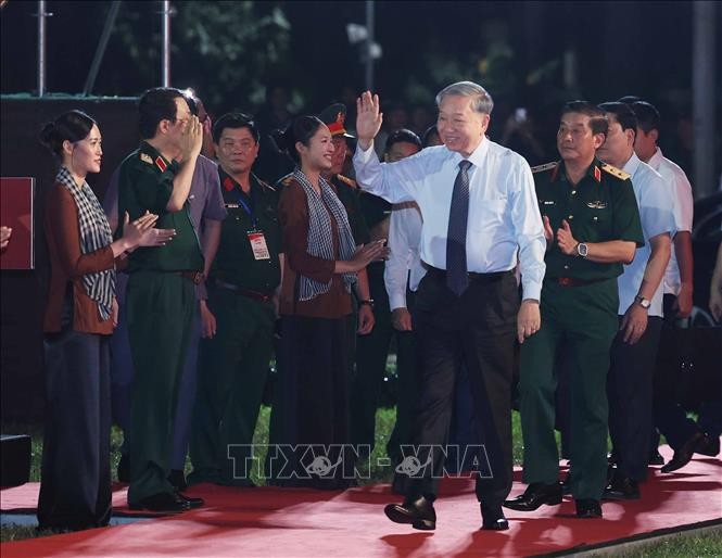 Tổng Bí thư Tô Lâm dự Chương trình nghệ thuật "Đất nước trọn niềm vui" ảnh 1