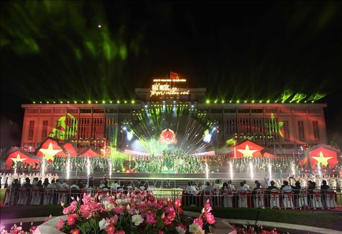 Tổng Bí thư Tô Lâm dự Chương trình nghệ thuật "Đất nước trọn niềm vui" ảnh 2