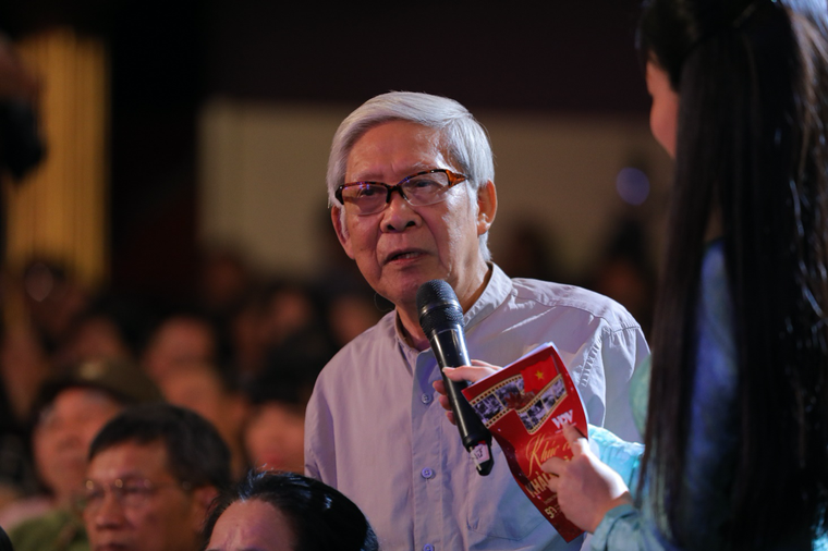 Xúc động nhìn lại thời khắc vỡ òa niềm vui ngày giải phóng trong “Khúc ca khải hoàn” ảnh 1