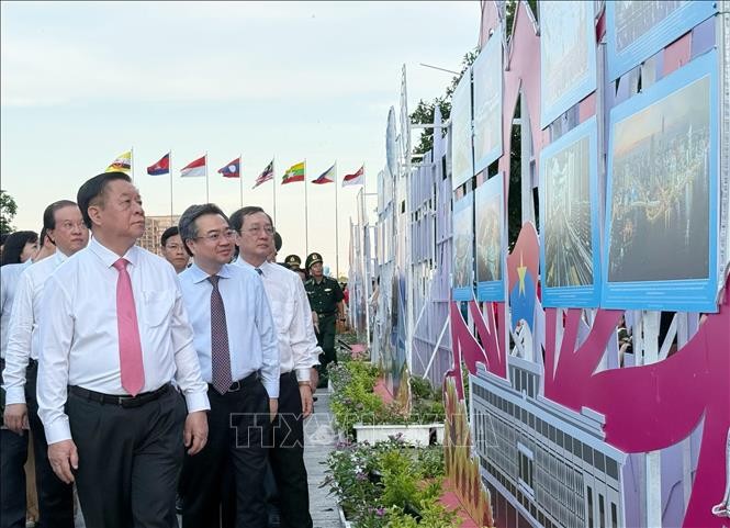 Khai mạc triển lãm ảnh về Đại thắng mùa Xuân 1975 ảnh 2