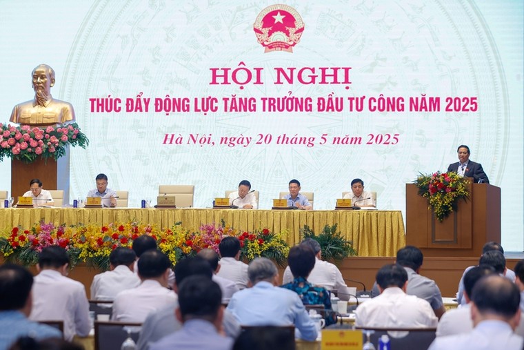 Thủ tướng Phạm Minh Chính chủ trì Hội nghị thúc đẩy động lực tăng trưởng đầu tư công ảnh 1