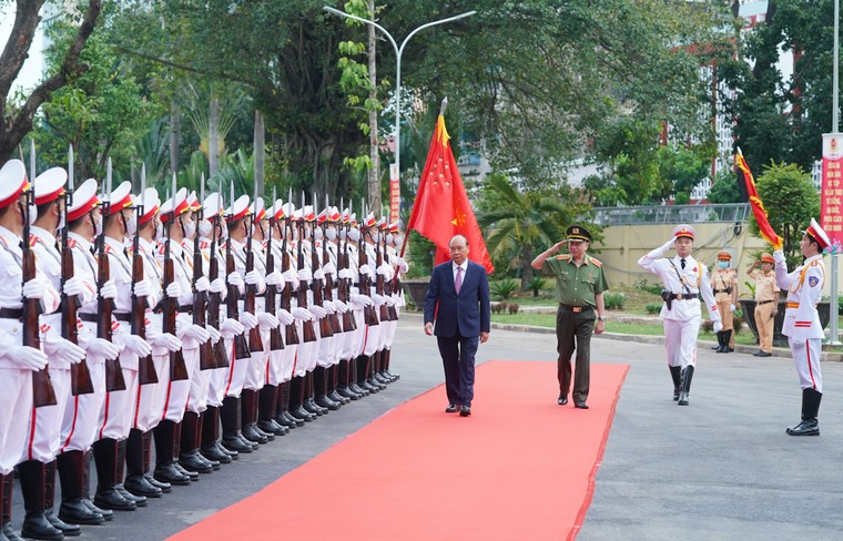 Thủ tướng dự và phát biểu chỉ đạo Hội nghị Công an toàn quốc ảnh 1