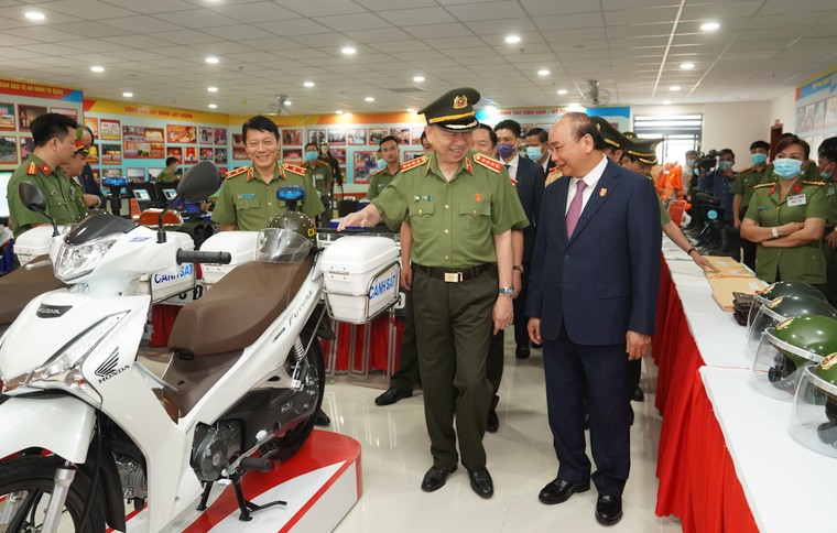 Thủ tướng dự và phát biểu chỉ đạo Hội nghị Công an toàn quốc ảnh 6