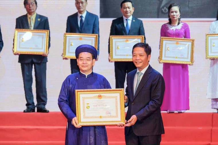 Vinh danh 'Nghệ nhân Nhân dân', 'Nghệ nhân Ưu tú' trong lĩnh vực thủ công mỹ nghệ ảnh 5