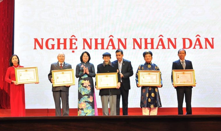 Vinh danh 'Nghệ nhân Nhân dân', 'Nghệ nhân Ưu tú' trong lĩnh vực thủ công mỹ nghệ ảnh 4