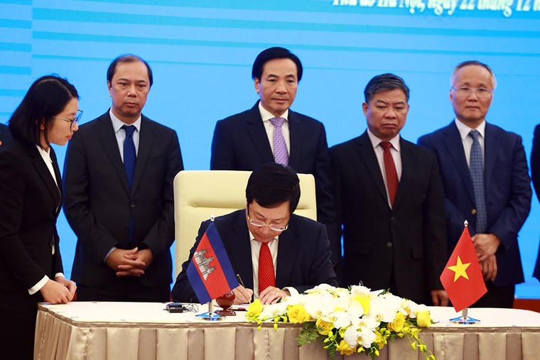 Hai văn kiện pháp lý về cắm mốc biên giới đất liền Việt Nam - Campuchia chính thức có hiệu lực ảnh 1