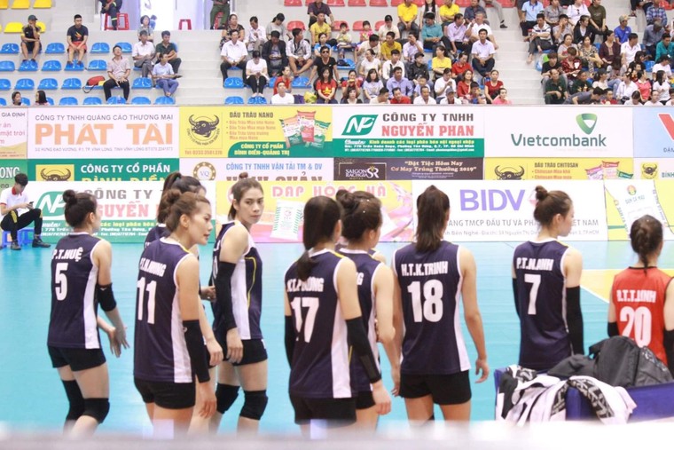 Tình cảnh 'một mình một ngựa' của bóng chuyền nữ Việt Nam ảnh 2