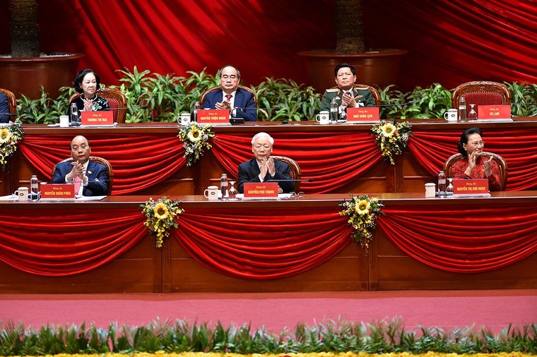200 Ủy viên Trung ương khóa XIII ra mắt ảnh 8