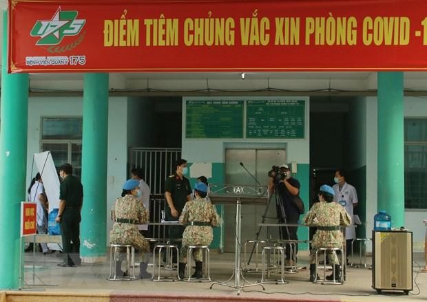 Tiêm vaccine COVID-19 cho cán bộ, chiến sỹ đi làm nhiệm vụ ở Nam Sudan ảnh 1