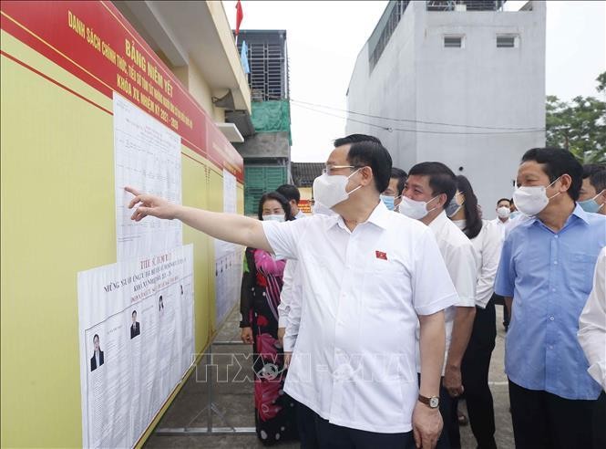 Chủ tịch Quốc hội Vương Đình Huệ kiểm tra công tác bầu cử tại Tuyên Quang ảnh 3