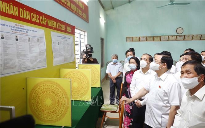 Chủ tịch Quốc hội Vương Đình Huệ kiểm tra công tác bầu cử tại Tuyên Quang ảnh 5