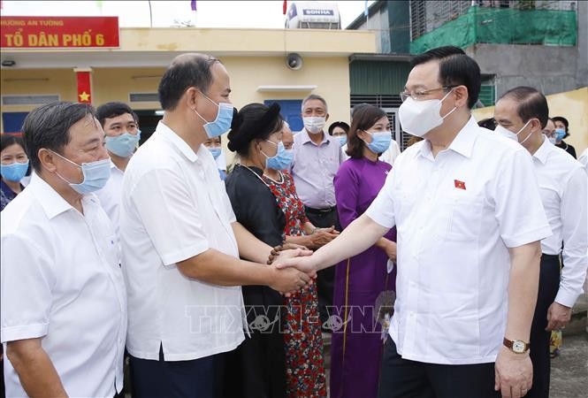 Chủ tịch Quốc hội Vương Đình Huệ kiểm tra công tác bầu cử tại Tuyên Quang ảnh 1