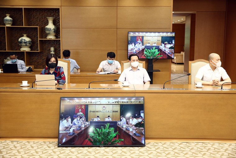 Bắc Giang phải tăng tốc xét nghiệm, không cứng nhắc trong giãn cách xã hội ảnh 4