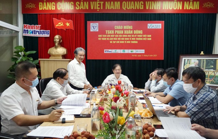 TSKH Phan Xuân Dũng, Chủ tịch VUSTA thăm, làm việc với VIASEE và TC Kinh tế Môi trường ảnh 1