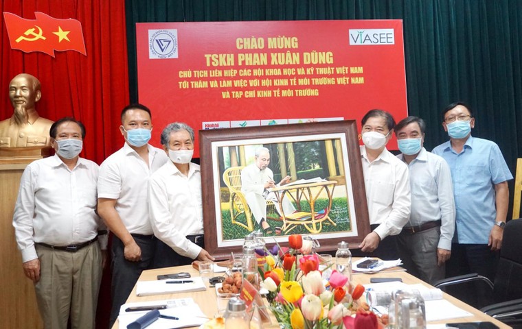 TSKH Phan Xuân Dũng, Chủ tịch VUSTA thăm, làm việc với VIASEE và TC Kinh tế Môi trường ảnh 6