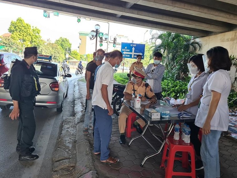 Hà Nội triển khai 22 chốt kiểm soát phòng, chống dịch tại các cửa ngõ Thủ đô ảnh 6