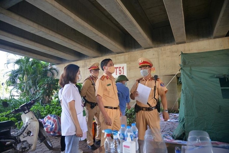 Hà Nội triển khai 22 chốt kiểm soát phòng, chống dịch tại các cửa ngõ Thủ đô ảnh 4