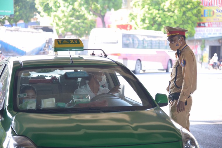 Hà Nội triển khai 22 chốt kiểm soát phòng, chống dịch tại các cửa ngõ Thủ đô ảnh 5