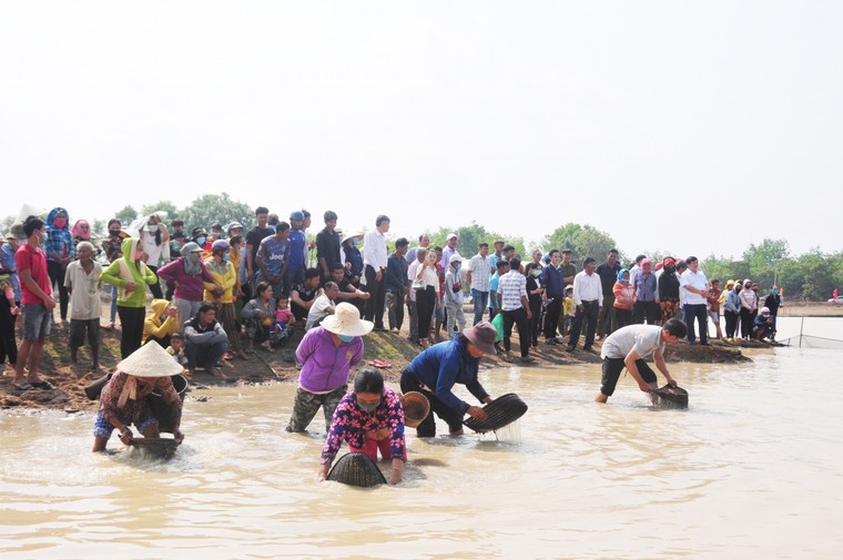 Sôi động lễ hội Dua Tpeng ảnh 2