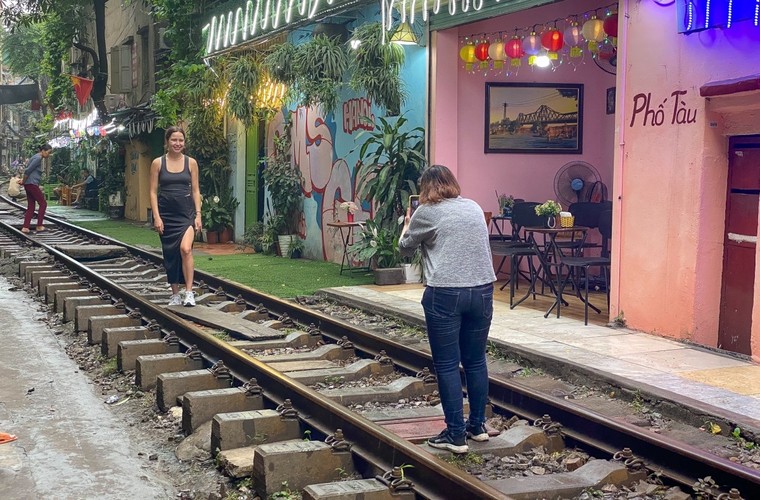 Phố đường tàu lại thơm mùi cà phê ảnh 1