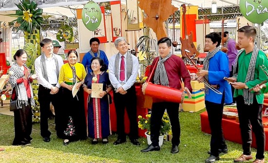 Hát sắc bùa Phú Lễ - Nét duyên đất và người xứ dừa ảnh 1