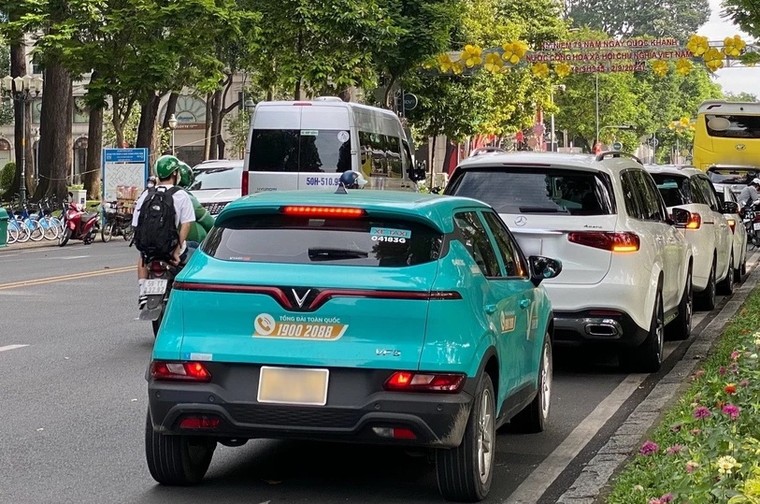 Hà Nội: Từ 21/8, hạn chế taxi, xe hợp đồng dưới 8 chỗ trên phố Khâm Thiên ảnh 1