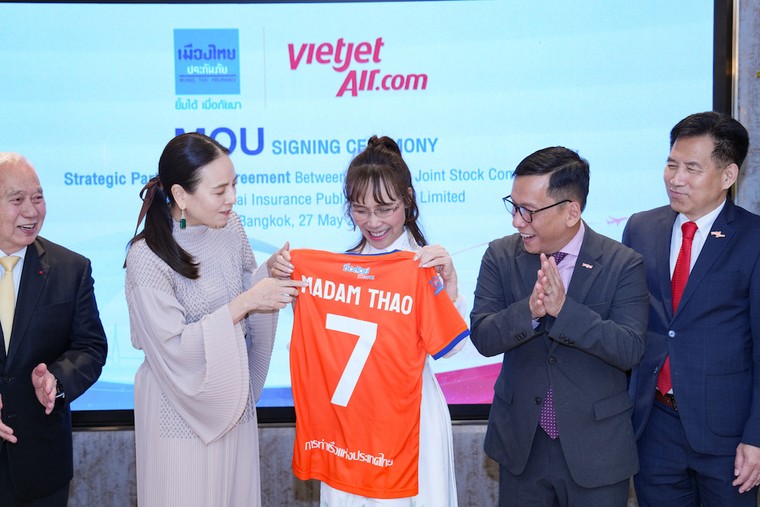 Hai “Madam” và mối duyên với bóng đá Việt Nam - Thái Lan ảnh 2