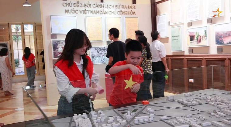 Ngày Quốc khánh: Nhiều du khách chọn về thăm 48 Hàng Ngang - nơi Bác viết Tuyên ngôn Độc lập ảnh 2