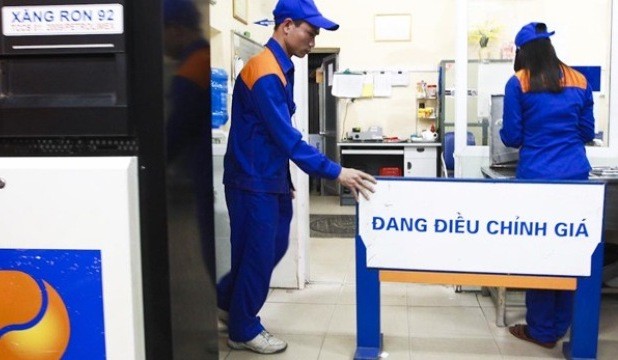 Xăng giảm giá hơn 400 đồng/ lít từ 17h chiều nay ảnh 1