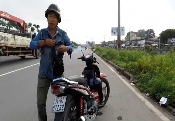 Công an vào cuộc vụ 'người lạ mặt' rượt đuổi, cấm người dân ghi hình CSGT ảnh 2