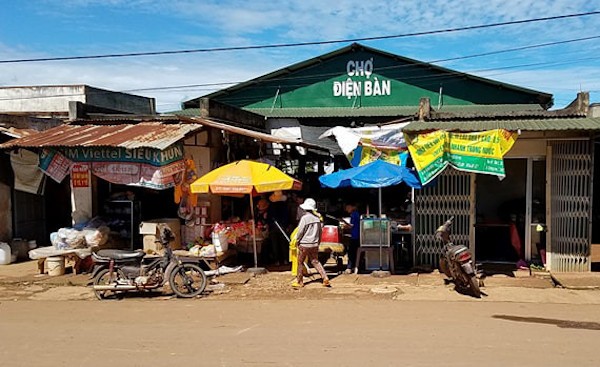 Trưởng công an xã đá thau cá: Tôi làm hơi quá, mong người dân bỏ qua ảnh 1