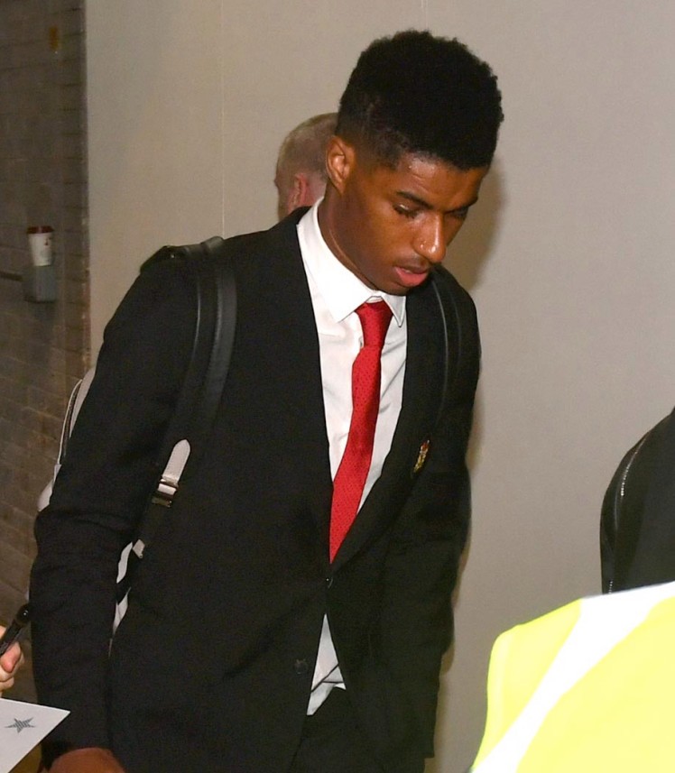 Chùm ảnh đoàn quân MU buồn bã trở về sau thất bại tại tứ kết Champion League ảnh 2