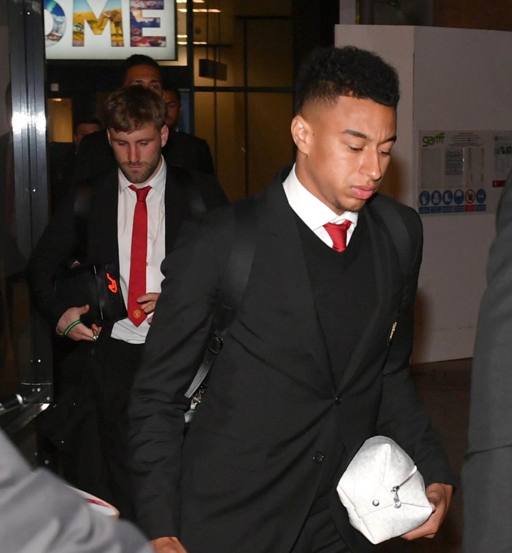 Chùm ảnh đoàn quân MU buồn bã trở về sau thất bại tại tứ kết Champion League ảnh 6