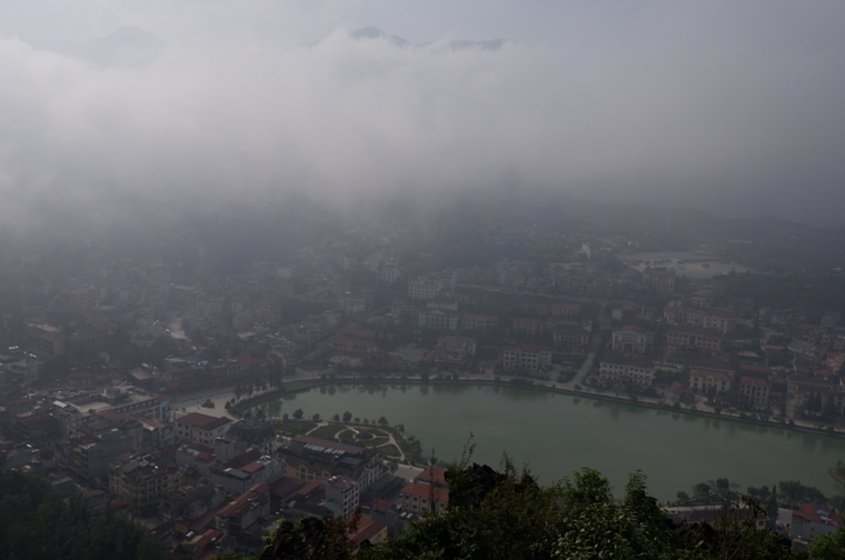 Lên đỉnh núi Hàm Rồng ngắm nhìn toàn cảnh thị trấn Sapa ảnh 3