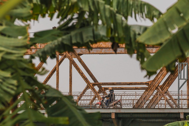 Vẻ đẹp cây cầu Long Biên qua nhiều góc độ ảnh 2