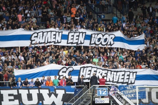 Dính chấn thương, Văn Hậu lỡ cơ hội đối đầu Daley Bilnd ảnh 1