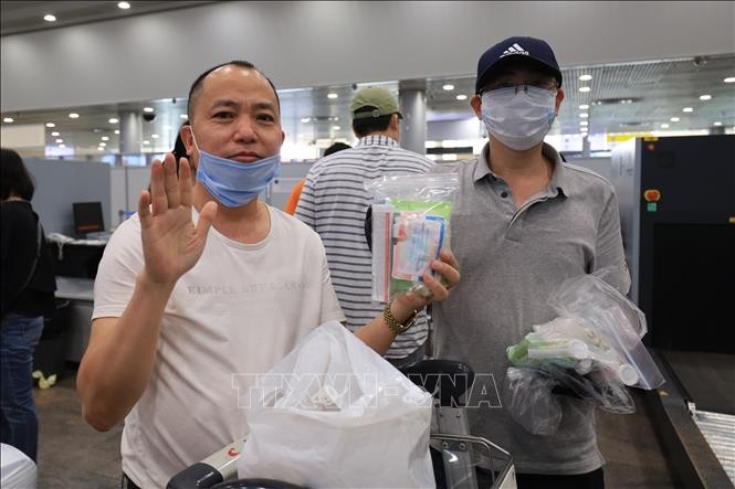 Việt Nam đón 300 công dân từ Nga trở về ảnh 2