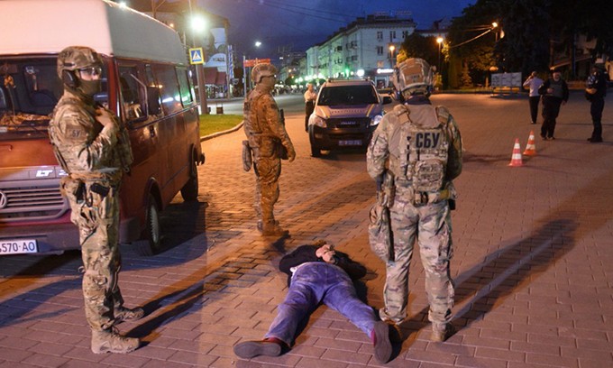 Tổng thống Ukraine giải cứu con tin bằng Facebook ảnh 2