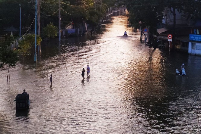 Triều cường đạt đỉnh gây ngập diện rộng tại thành phố Hồ Chí Minh ảnh 3