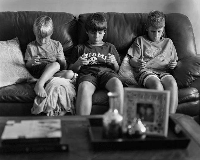 Smartphone và khoảng trống giữa con người trong xã hội hiện đại ảnh 3