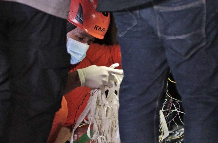 Rơi máy bay chở 62 người tại vùng biển phía Bắc Jakarta, Indonesia ảnh 3