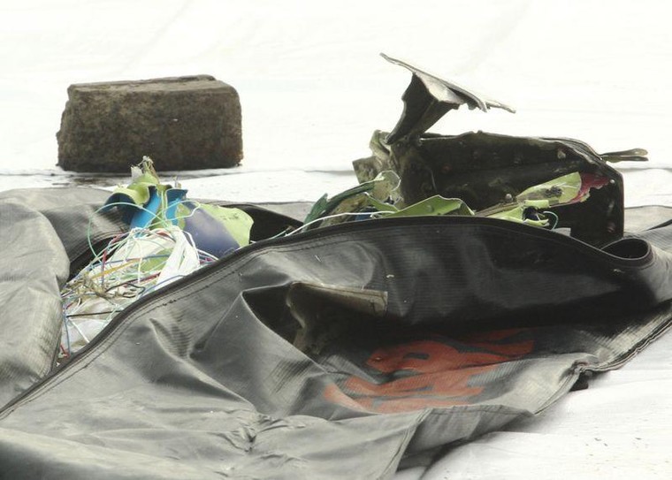 Rơi máy bay chở 62 người tại vùng biển phía Bắc Jakarta, Indonesia ảnh 4