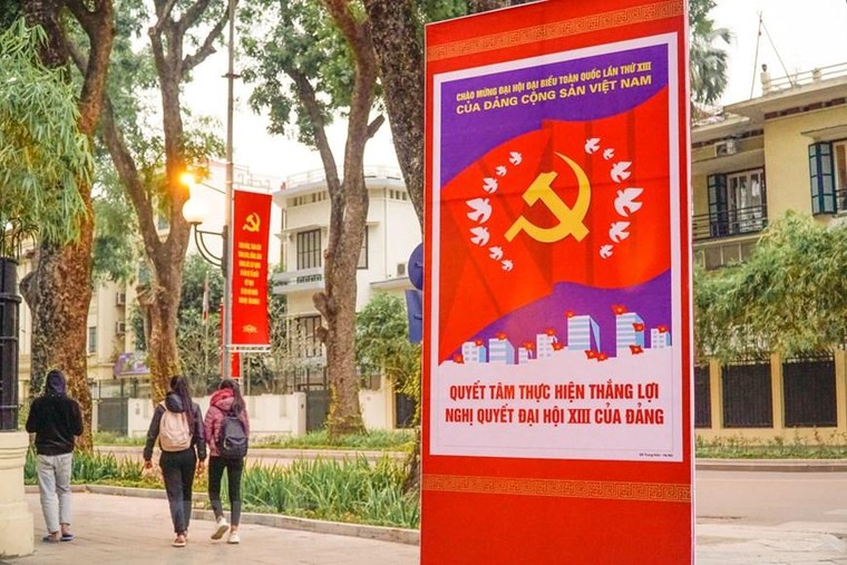 [Photo] Phố phường Thủ đô trang hoàng chào mừng Đại hội Đảng XIII ảnh 11
