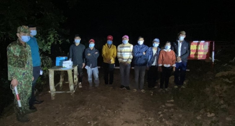 Bắt 8 đối tượng xuất cảnh trái phép sang Lào ảnh 1