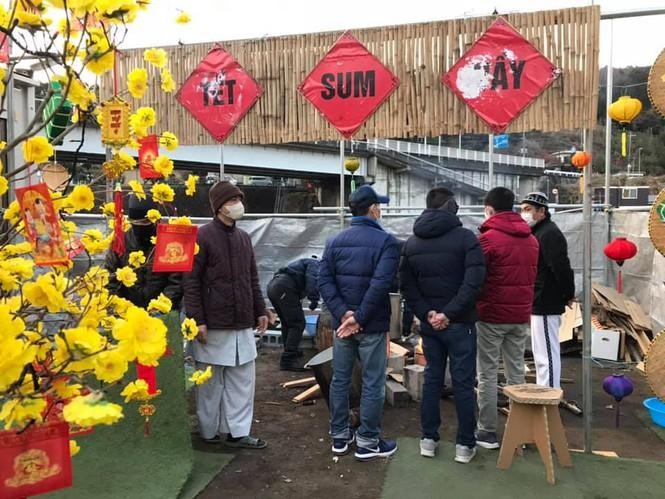 Lao động Việt Nam ở nước ngoài ăn Tết ra sao? ảnh 3