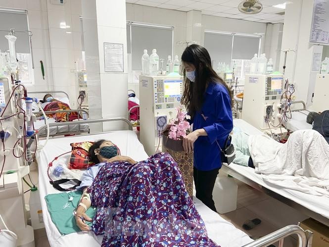 Học sinh Nghệ An mang hương vị tết đến với bệnh nhân nghèo ảnh 15