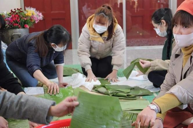 Lao động Việt Nam ở nước ngoài ăn Tết ra sao? ảnh 2